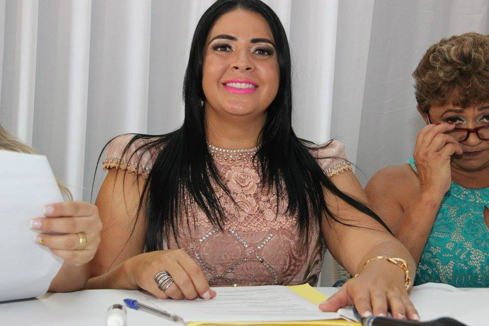 Claudinha é eleita por unanimidade presidente da Câmara para biênio 2017 A vereadora de Coronel Sapucaia, Cláudia Ferreira Maciel (PTB)(Fogo: Divulgação)