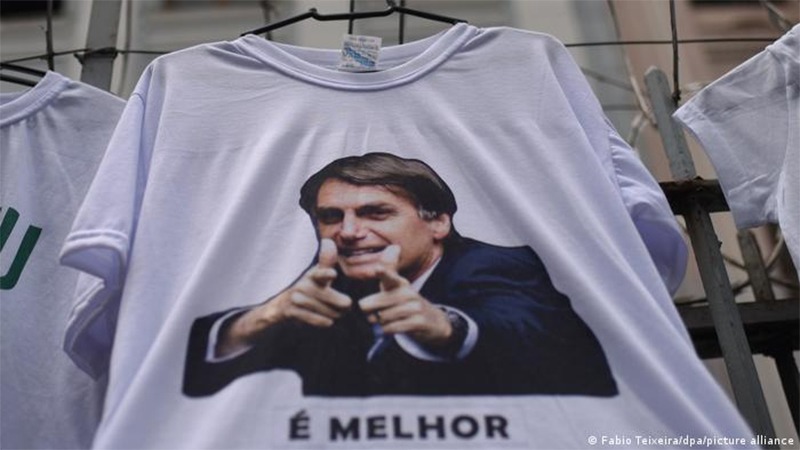 Mais armas, mais segurança: a questionável lógica de Bolsonaro eta pró-Bolsonaro deixa clara posição do presidente em relação às armas (Foto: Fábio Teixeira | Picture Alliance)