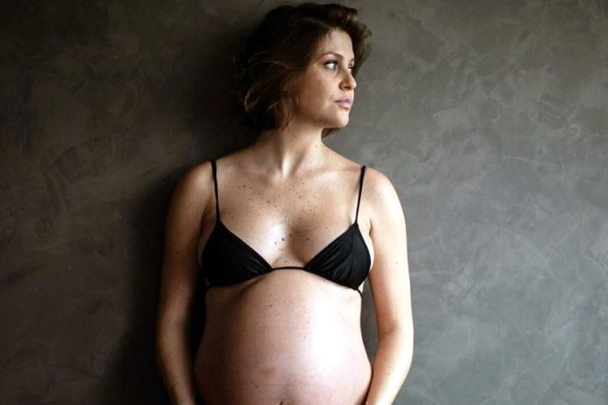 Atriz manda a real sobre corpo do pós-parto ficar murcho e muito dolorido (@c.oviedoph/Reprodução)