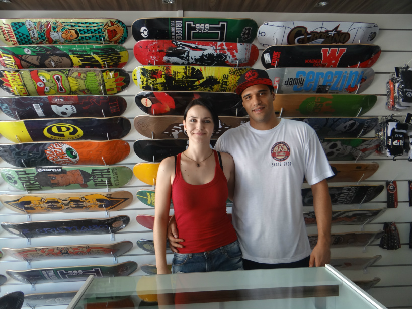 Inauguração da pista de skate deve acontecer em março Rafael e Fernanda, proprietários da empresa / Foto: Moreira Produções