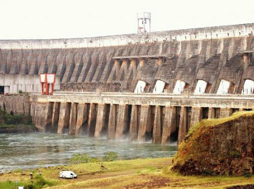 Entre 2001 e 2013, a demanda por energia elétrica aumentou 51%, enquanto a capacidade de geração das usinas aumentou 73% 