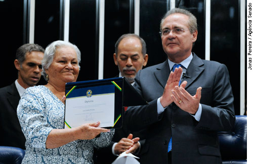 Senado devolve mandatos de senador a Luis Carlos Prestes e seu suplente