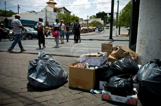 42% dos resíduos sólidos coletados no país vão para locais inadequados 42% dos resíduos sólidos coletados no país vão para locais inadequados