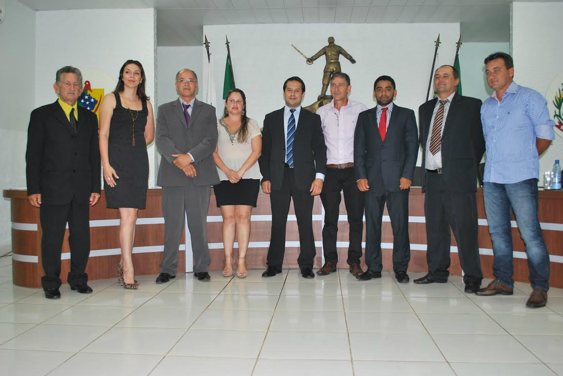 Mesa diretora é empossada em Antônio João Mesa diretora é empossada em Antônio João