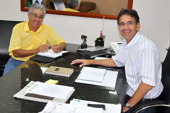 Audiência Pública definirá aplicação de R$ 600.000,00 em Amambai Prefeito Dirceu Lanzarini e vereador Coconho convidam população para participarem da Audiência Pública na próxima sexta, dia 18.