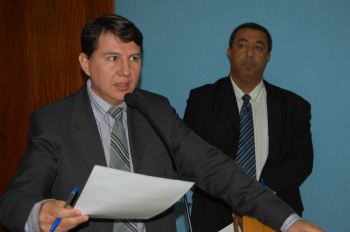 Vereador Cristino reivindica computadores para UEMS Vereador Cristino cobra investimentos do Estado para a UEMS de Amambai.Foto: Moreira Produções
