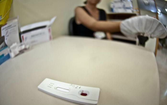 Autoteste para detecção do HIV deve estar à venda no primeiro semestre de 2016