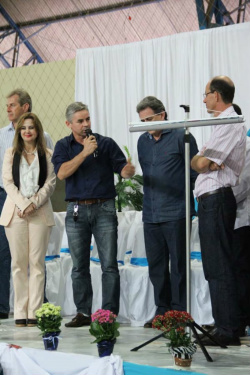 ACIA e Prefeitura de Amambai lançam Campanha de Natal 2013 “Quem ganha com esta campanha é a cidade; com certeza, a campanha de Natal 2013 será a maior realizada pela Associação”, falou Azor. Foto: Katy Duarte Corrêa)