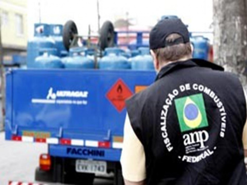 Programa Gás Legal autua mais de mil revendedores de botijões em um ano Programa Gás Legal autua mais de mil revendedores de botijões em um ano