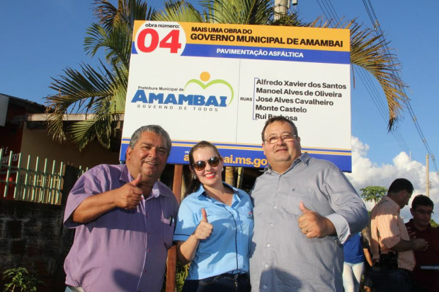 Amambai inicia obras de pavimentação e drenagem em duas vilas da cidade E/D- Vice-prefeito Valter Brito, engenheira Leticia e o prefeito de Amambai, Dr. Bandeira / Fotos: Robson/Assessoria