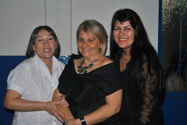 A diretora adjunta da Escola Estadual Cel. Felipe de Brum, Silvia Azevedo com a palestrante Vânia Serra e a organizadora do simpósio, professora Maria Derli Jaime. Foto: Moreira Produções.
