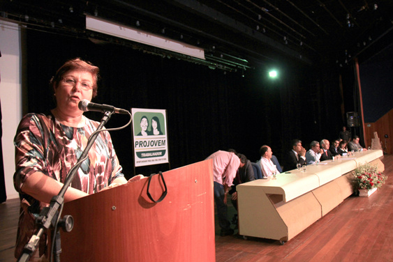  A secretária Tânia Garib durante o discurso de abertura do evento