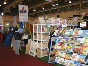 Feira exibe novidades para escolas e debate desafios da educação Feira educar 2010.