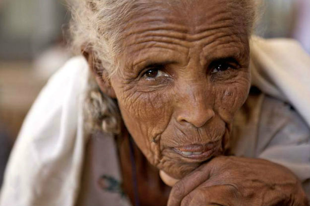 Onu quer que países redobrem esforços para eliminar violência a idosos