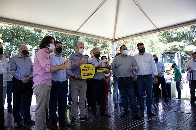 Dr. Bandeira conquista mais uma patrola para Amambai durante agenda na capital Foto: Divulgação