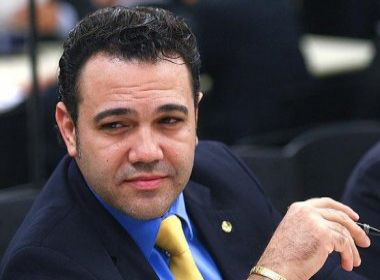 Na calada da noite Feliciano coloca na pauta 'cura gay'
