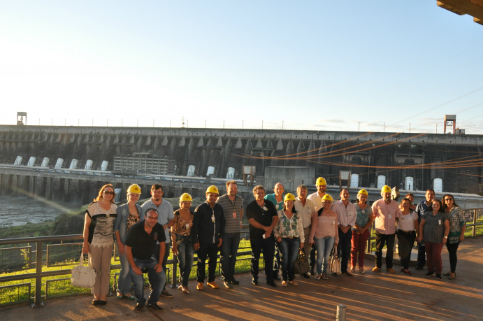 Prefeitos do Conisul conhecem as instalações da Itaipu Binacional Prefeitos, vereadores e membros de equipes técnicas do Conisul visitaram projetos realizados pela Itaipu Binacional / Foto: Assessoria