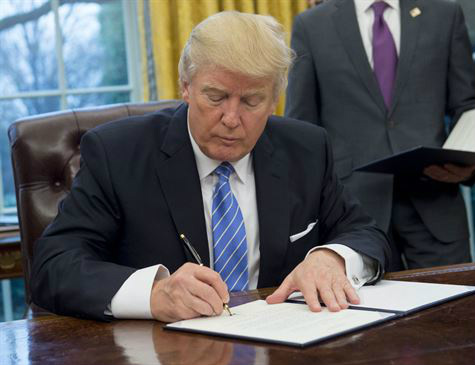 As ações judiciais contra a medida de Donald Trump foram submetidas às cortes de todo o país (Foto: Nicholas Kamm/AFP/Direitos Reservados)