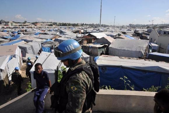 Misto de sentimentos marca saída dos militares brasileiros do Haiti Em janeiro de 2010, quando o Haiti foi devastado por um terremoto de 7 graus na escala Richter, a situação humanitária se agravou e a ajuda internacional se tornou ainda mais necessáriaArquivo/Agência Brasil