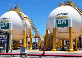 Lucro líquido da Petrobras cai 8% no segundo trimestre de 2014