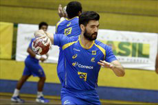 Seleção masculina disputa torneio amistoso no Egito Armador da Seleção Brasileira, Gustavo Nakamura, o Japa, confia em uma boa apresentação do Brasil no Mundial do Catar. Foto: Divulgação