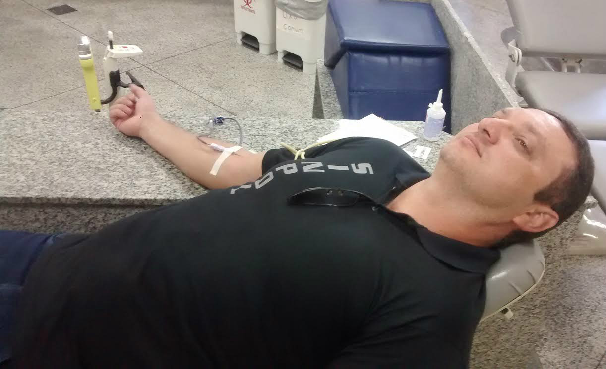 Policiais Civis doam sangue e pedem apoio às reivindicações da classe