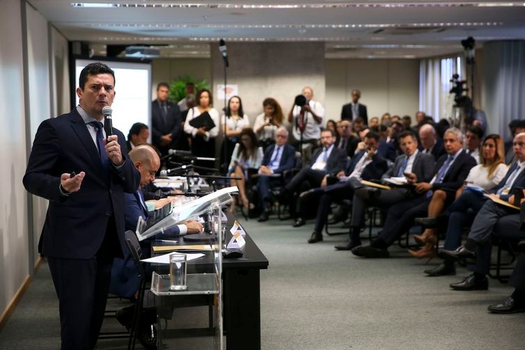 O ministro da Justiça e Segurança Pública, Sergio Moro, durante reunião para discutir sugestões ao Projeto de Lei Anticrime, na Escola Nacional de Formação e Aperfeiçoamento de Magistrados, Enfam. / Foto: Marcelo Camargo/Agência Brasil