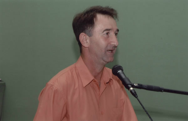 O palestrante, José Luiz Ames, tem graduação, mestrado  e doutorado em Filosofia e Estudos Sociais.