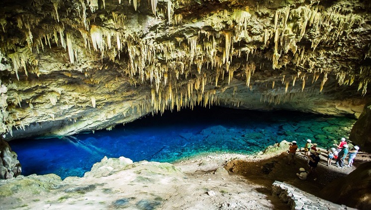 Bonito é eleito o melhor destino de ecoturismo do Brasil pela 14ª vez A Gruta do Lago Azul é um dos pontos famosos mais visitados pelos turistas que vão a Bonito.