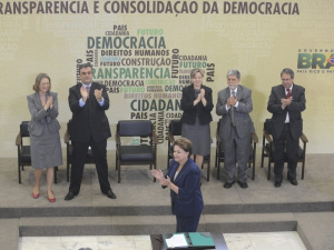 Dilma diz que sigilo não será usado para esconder violações a direitos humanos Dilma diz que sigilo não será usado para esconder violações a direitos humanos