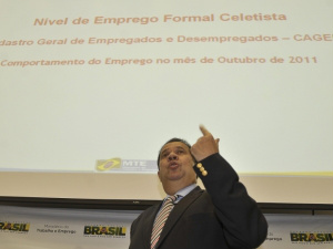 Número de novos empregos com carteira assinada deve ficar abaixo de 2,4 milhões Número de novos empregos com carteira assinada deve ficar abaixo de 2,4 milhões