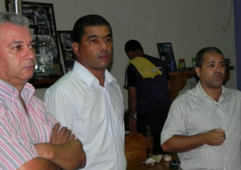 Membros do PPL de Amambai se reúnem e discutem eleições 2012 Esteve presente na reunião do PPL o deputado estadual Cabo Almi (E), do PT, que se comprometeu em apoiar o partido.
