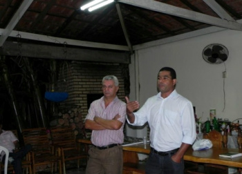 Membros do PPL de Amambai se reúnem e discutem eleições 2012 Cabo Almi e o pré-candidato a vereador e ex-integrante do PT, cabo Deivid Nicoline (D).