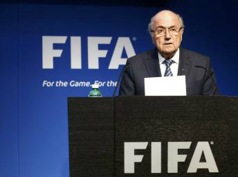 Parlamento europeu pede saída imediata de Blatter da Fifa O Parlamento Europeu pediu a saída imediata de Joseph Blatter da Fifa - Reuters/Ruben Sprich