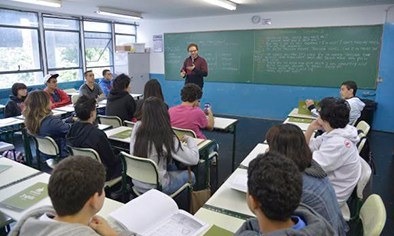 ProJovem é voltado para jovens entre 18 e 29 anos que não concluíram o ensino fundamental 