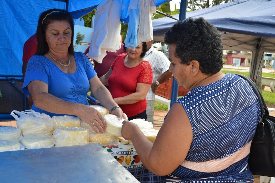 Diversos produtos são comercializados na feira / Foto: Moreira Produções