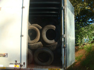 PMA autua empresa em R$ 136 mil por transporte de 340 pneus usados do Paraguai