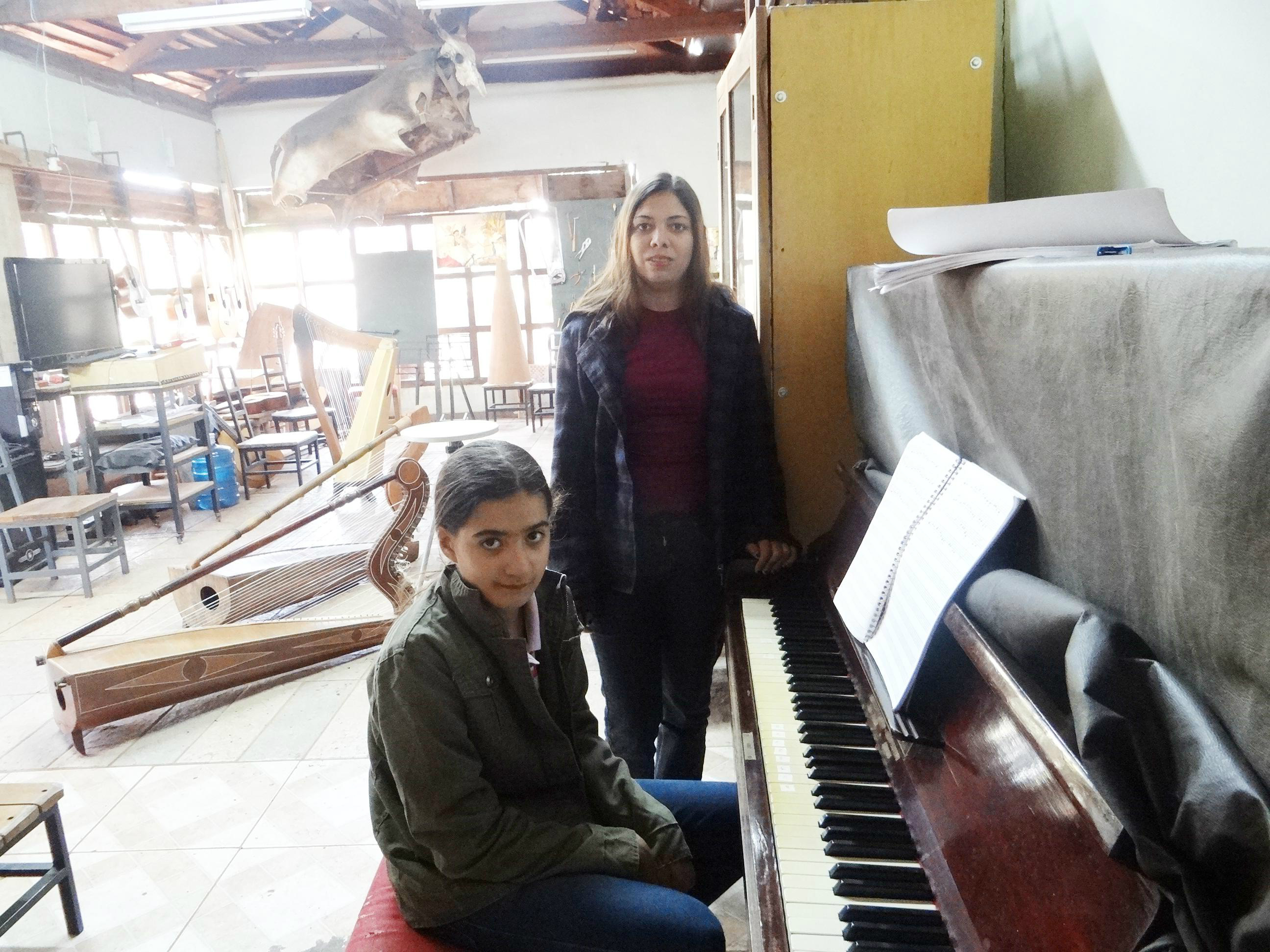 Gabriela Loureiro e a aluna Mariana / Foto: Moreira Produções