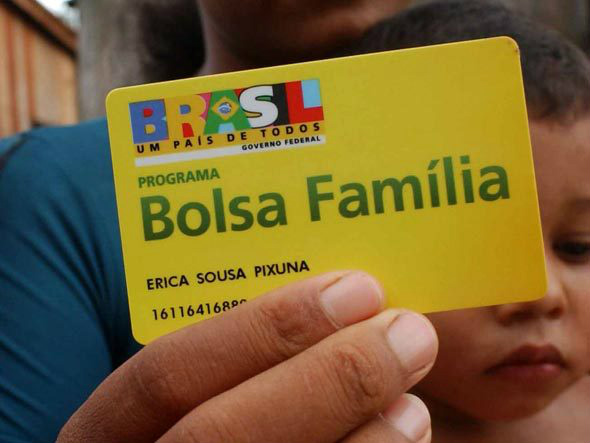 Comissão aprova moção de repúdio à proposta de corte no Bolsa Família Comissão aprova moção de repúdio à proposta de corte no Bolsa Família