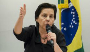 Comissão aprova moção de repúdio à proposta de corte no Bolsa Família A ministra Tereza Campello fala na reunião da Comissão de Seguridade Social sobre os impactos negativos aos beneficiários do Bolsa Família em caso de corte orçamentário Foto: Marcelo Camargo/Agência Brasil