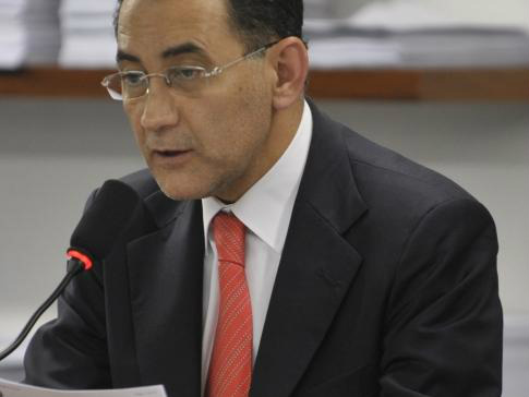 Mais três condenados no julgamento do mensalão recorrem ao Supremo Mais três condenados no julgamento do mensalão recorrem ao Supremo