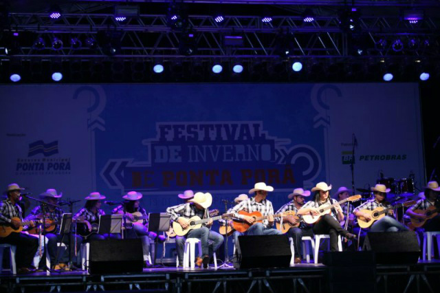 Orquestra Violas de São Gonçalo, grupo se apresenta em diversos eventos de Amambai e região / Foto: Moreira Produções