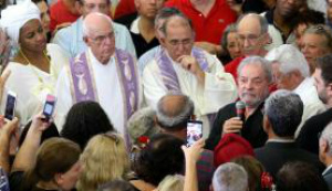 Veja vídeo do discurso do Lula no encerramento do velório de Marisa Ex-presidente Luiz Inácio Lula da Silva discursa no velório da ex-primeira-dama Marisa Letícia / Foto: Adonis Guerra/SMABC