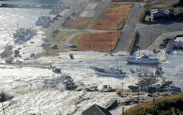 Tsunami atingiu o Japão em maio.