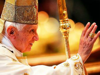 Bento 16 retorna ao Vaticano para aposentadoria
