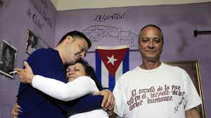 Pelo menos 35 presos políticos são libertados em Cuba