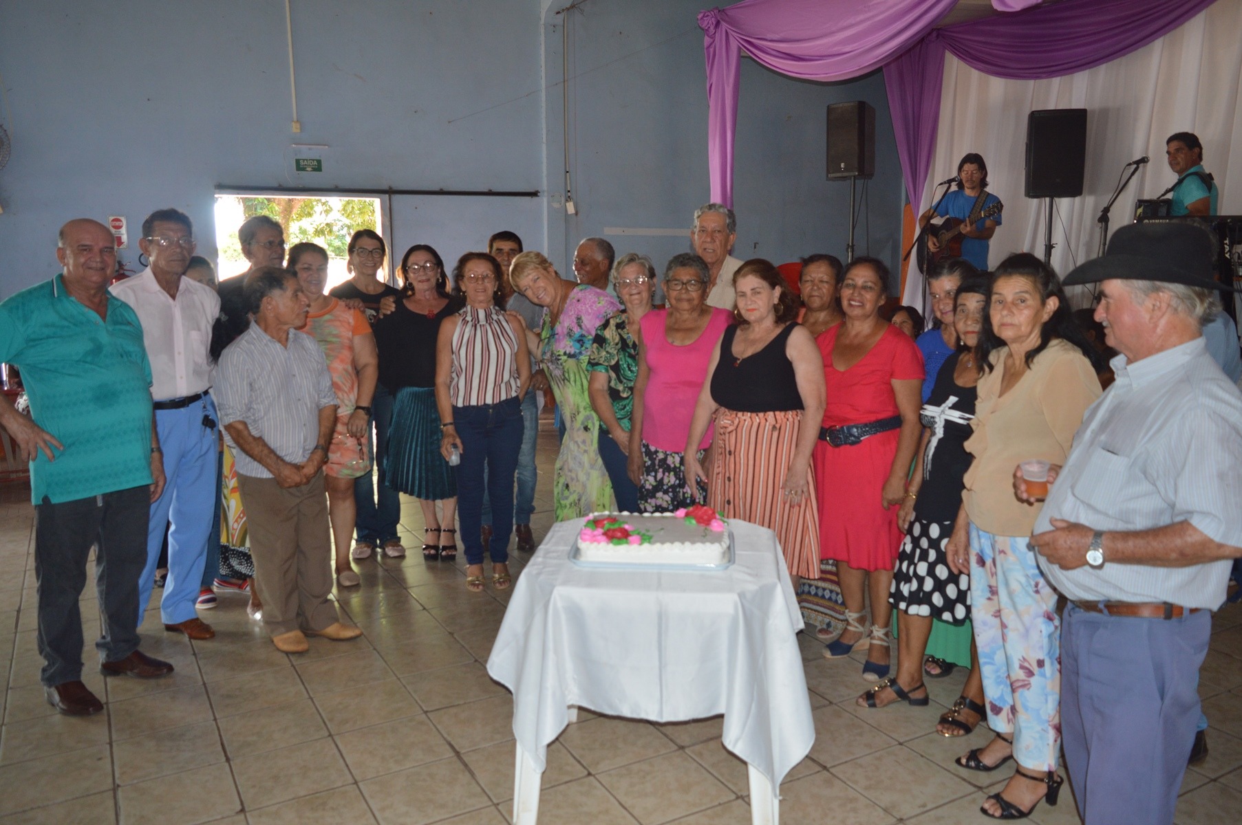 3ª Idade Anos Dourados retoma atividades comemorando aniversário de coordenadora Aniversariantes dos meses de dezembro, janeiro e fevereiro participaram do parabéns / Foto: Moreira Produções