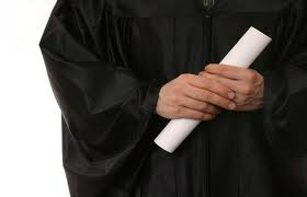Lei proíbe cobrança de taxas por diplomas de ensino superior em MS