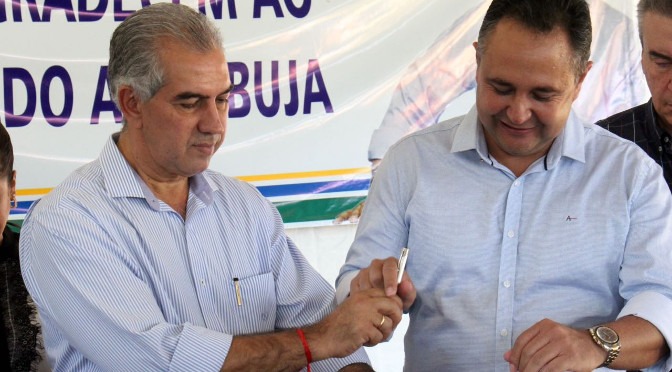 Governador Reinaldo Azambuja e o prefeito de Aral Moreira, Alexandrino Garcia / Foto: Chico Ribeiro