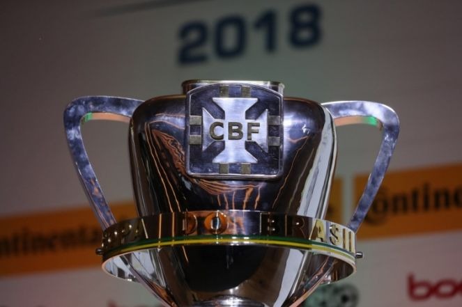 Quarta fase da Copa do Brasil terá Atlético-PR x São Paulo O troféu da Copa do Brasil 2018 (Foto: Reprodução )